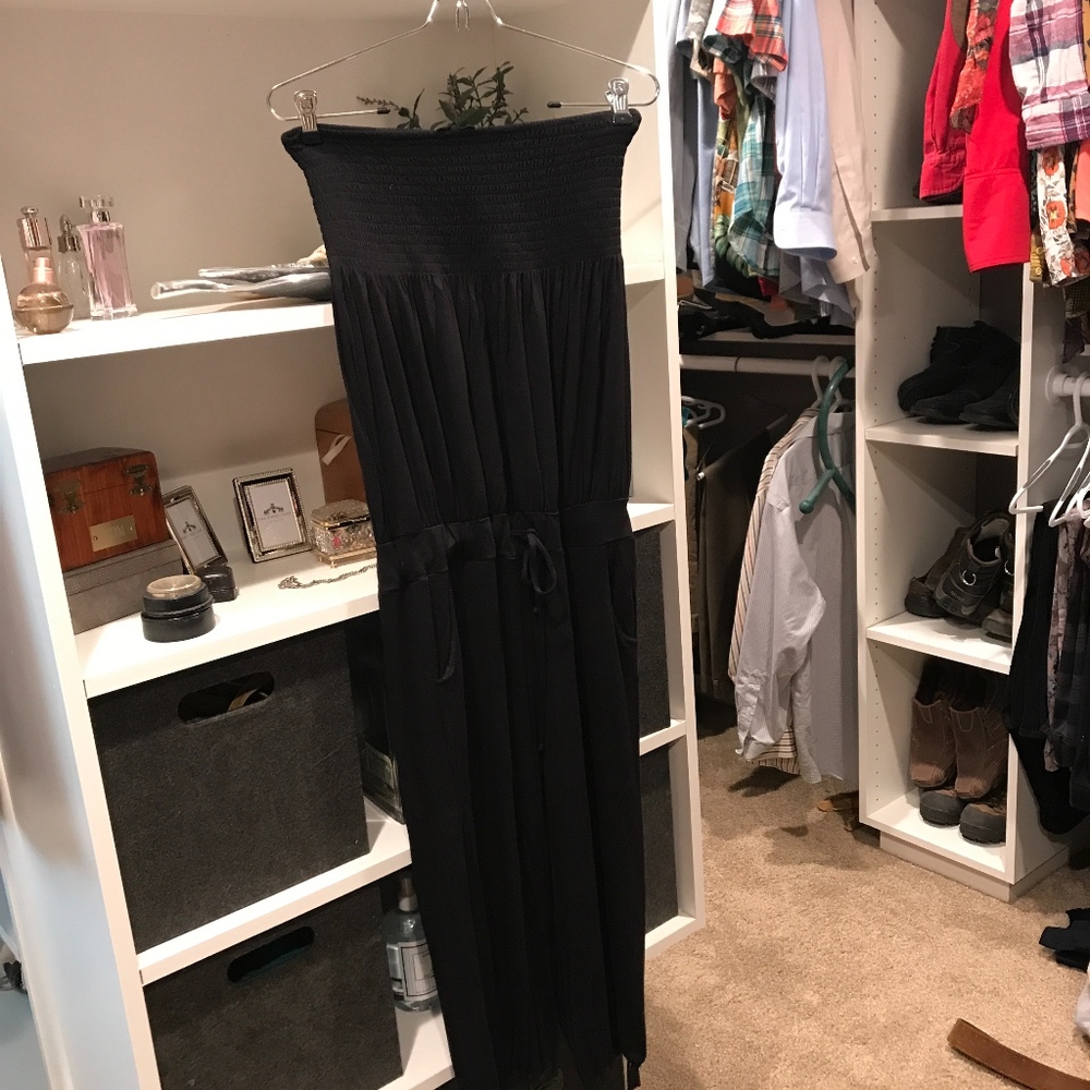 BLACK STRAPLESS JUMPSUIT